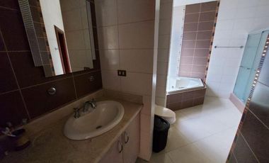 Samborondon, Venta de Hermosa Casa 5 Dorm. con Piscina