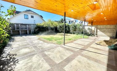 Se vende casa solida en Curicó, Rauquen. Tres piezas dos baños