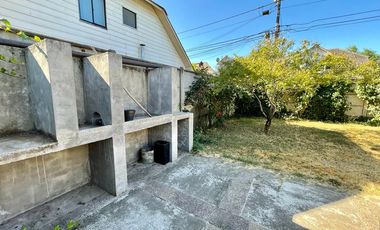 Se vende casa solida en Curicó, Rauquen. Tres piezas dos baños