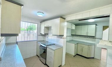 Se vende casa solida en Curicó, Rauquen. Tres piezas dos baños