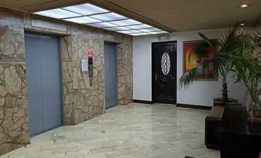 Suite amoblada de alquiler en el Edificio San Francisco 300, 1 parqueo.