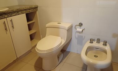 Suite amoblada de alquiler en el Edificio San Francisco 300, 1 parqueo.