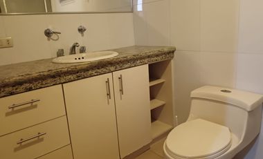 Suite amoblada de alquiler en el Edificio San Francisco 300, 1 parqueo.