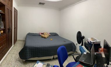 HERMOSA CASA DE DOS NIVELES  EN BARRIO TABOR CON 4 ALCOBAS Y UN AREA DE 300mts