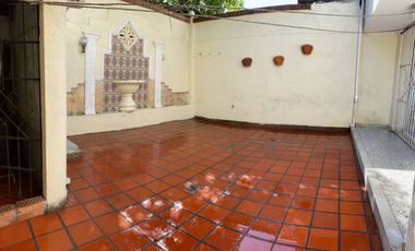 HERMOSA CASA DE DOS NIVELES  EN BARRIO TABOR CON 4 ALCOBAS Y UN AREA DE 300mts