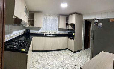 HERMOSA CASA DE DOS NIVELES  EN BARRIO TABOR CON 4 ALCOBAS Y UN AREA DE 300mts