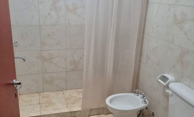 2 Departamentos + 1 cochera semicubierta (zona Shopping)