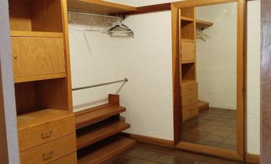 CASA PRIVADA CON AMPLIO JARDIN