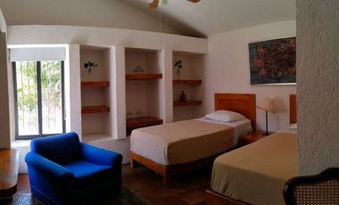 CASA PRIVADA CON AMPLIO JARDIN