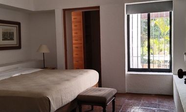 CASA PRIVADA CON AMPLIO JARDIN