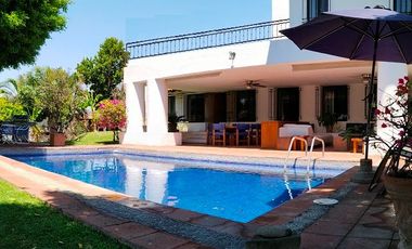 CASA PRIVADA CON AMPLIO JARDIN