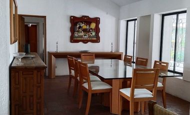 CASA PRIVADA CON AMPLIO JARDIN
