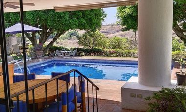 CASA PRIVADA CON AMPLIO JARDIN
