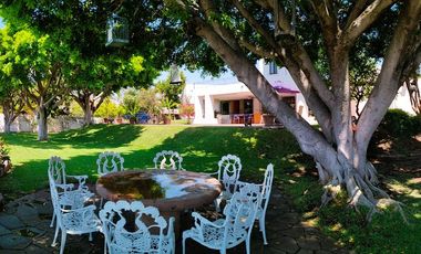CASA PRIVADA CON AMPLIO JARDIN