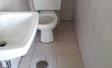 Renta de Edificio de Oficinas con 2 locales y 4 oficinas en Av. Comonfort a una calle de Paseo Tollocan