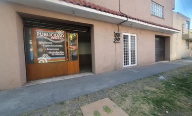 Renta de Edificio de Oficinas con 2 locales y 4 oficinas en Av. Comonfort a una calle de Paseo Tollocan