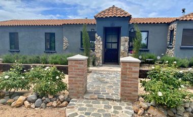 Se vende atractiva y amplia granja de arándanos orgánicos