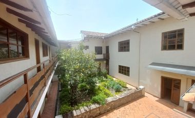 CASA COMERCIAL EN VENTA EN EL CENTRO DE CUENCA, SECTOR PLAZOLETA SAN FRANCISCO