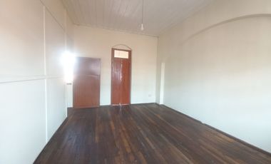 CASA COMERCIAL EN VENTA EN EL CENTRO DE CUENCA, SECTOR PLAZOLETA SAN FRANCISCO