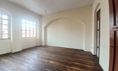 CASA COMERCIAL EN VENTA EN EL CENTRO DE CUENCA, SECTOR PLAZOLETA SAN FRANCISCO