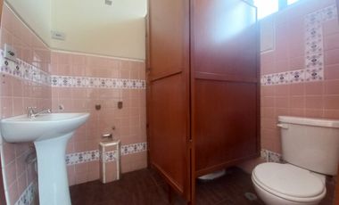 CASA COMERCIAL EN VENTA EN EL CENTRO DE CUENCA, SECTOR PLAZOLETA SAN FRANCISCO