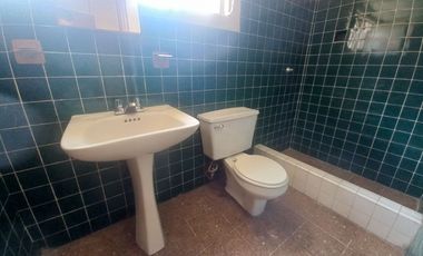 CASA COMERCIAL EN VENTA EN EL CENTRO DE CUENCA, SECTOR PLAZOLETA SAN FRANCISCO