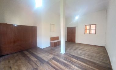 CASA COMERCIAL EN VENTA EN EL CENTRO DE CUENCA, SECTOR PLAZOLETA SAN FRANCISCO