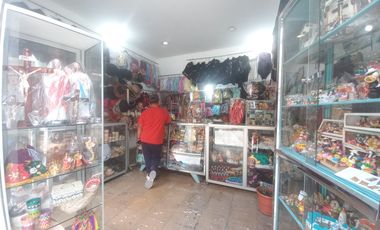 CASA COMERCIAL EN VENTA EN EL CENTRO DE CUENCA, SECTOR PLAZOLETA SAN FRANCISCO