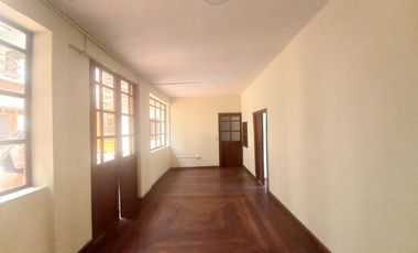 CASA COMERCIAL EN VENTA EN EL CENTRO DE CUENCA, SECTOR PLAZOLETA SAN FRANCISCO