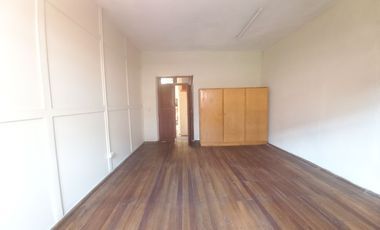 CASA COMERCIAL EN VENTA EN EL CENTRO DE CUENCA, SECTOR PLAZOLETA SAN FRANCISCO