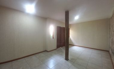 CASA COMERCIAL EN VENTA EN EL CENTRO DE CUENCA, SECTOR PLAZOLETA SAN FRANCISCO