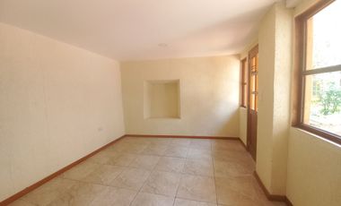 CASA COMERCIAL EN VENTA EN EL CENTRO DE CUENCA, SECTOR PLAZOLETA SAN FRANCISCO