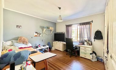 Se vende solida casa que deslinda con Carabinero de Sarmiento en Curicó