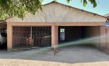 Se vende solida casa que deslinda con Carabinero de Sarmiento en Curicó