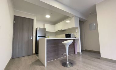 Elegante Departamento en Zona Empresarial con Conexiones Estratégicas
