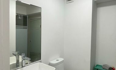Elegante Departamento en Zona Empresarial con Conexiones Estratégicas