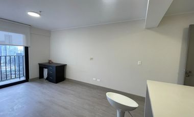 Elegante Departamento en Zona Empresarial con Conexiones Estratégicas