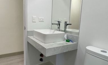 Elegante Departamento en Zona Empresarial con Conexiones Estratégicas