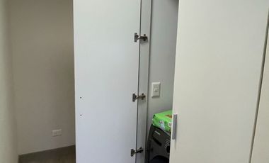 Elegante Departamento en Zona Empresarial con Conexiones Estratégicas