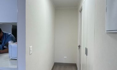 Elegante Departamento en Zona Empresarial con Conexiones Estratégicas