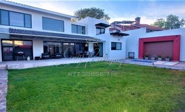 CASA EN RENTA, CUMBRES DEL CAMPESTRE, CON O SIN MUEBLES, 4 REC CON BAÑO, 6 AUTOS,