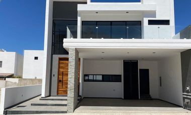 Casa amplia de 4 recámaras en venta en Altabrisa