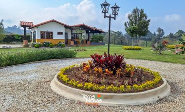Finca en unidad cerrada con hermosa vista panorámica El Peñol