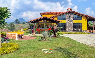 Finca en unidad cerrada con hermosa vista panorámica El Peñol