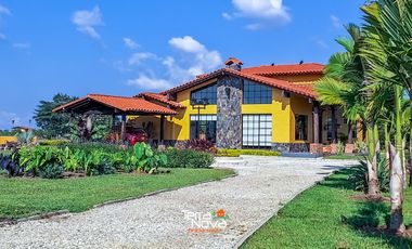 Finca en unidad cerrada con hermosa vista panorámica El Peñol
