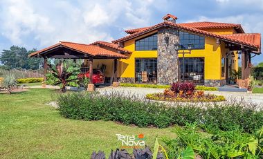 Finca en unidad cerrada con hermosa vista panorámica El Peñol