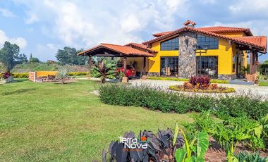 Finca en unidad cerrada con hermosa vista panorámica El Peñol