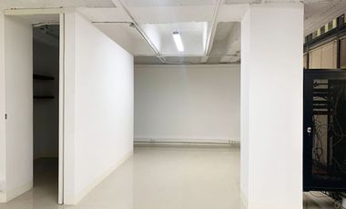 PR18570 Oficina en venta en el sector Manila