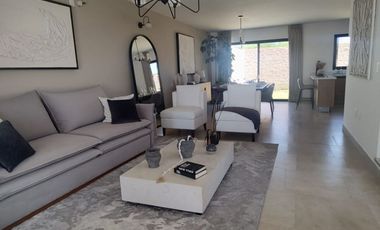 Casa en Venta en La Carmina Residencial, Palmares, Querétaro (Modelo Elena)