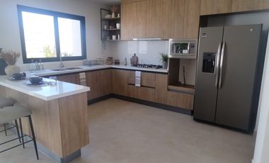Casa en Venta en La Carmina Residencial, Palmares, Querétaro (Modelo Elena)